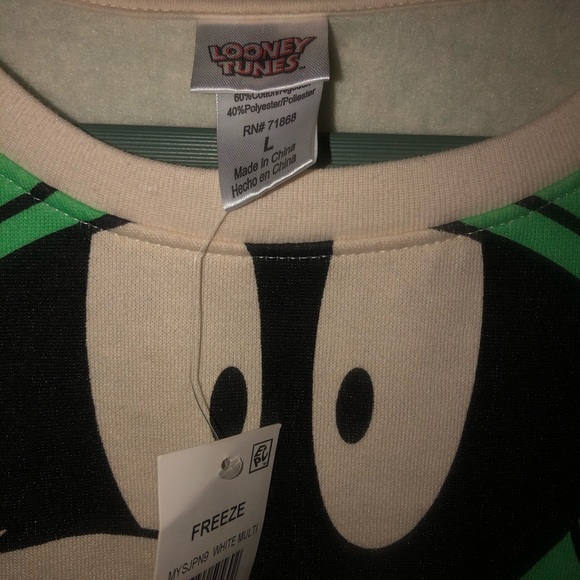 Looney Tunes graphic sweater. - Picture 2 of 5